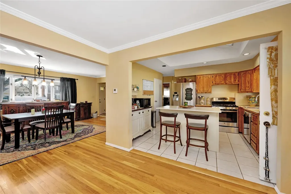 21 Daniel Drive Farmingdale NY 11735