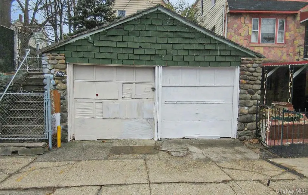 3963 Duryea Avenue Bronx NY 10466