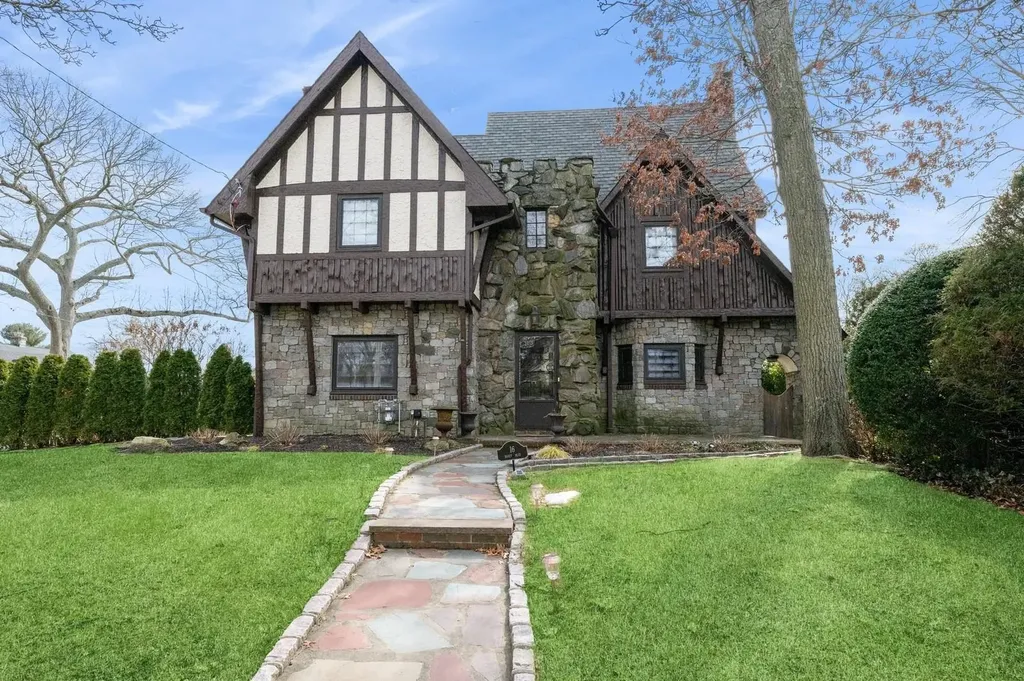 16 Nancy Boulevard Merrick NY 11566