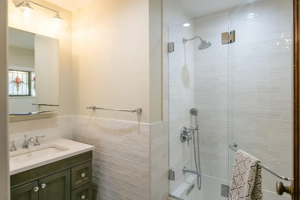 16 Nancy Boulevard Merrick NY 11566