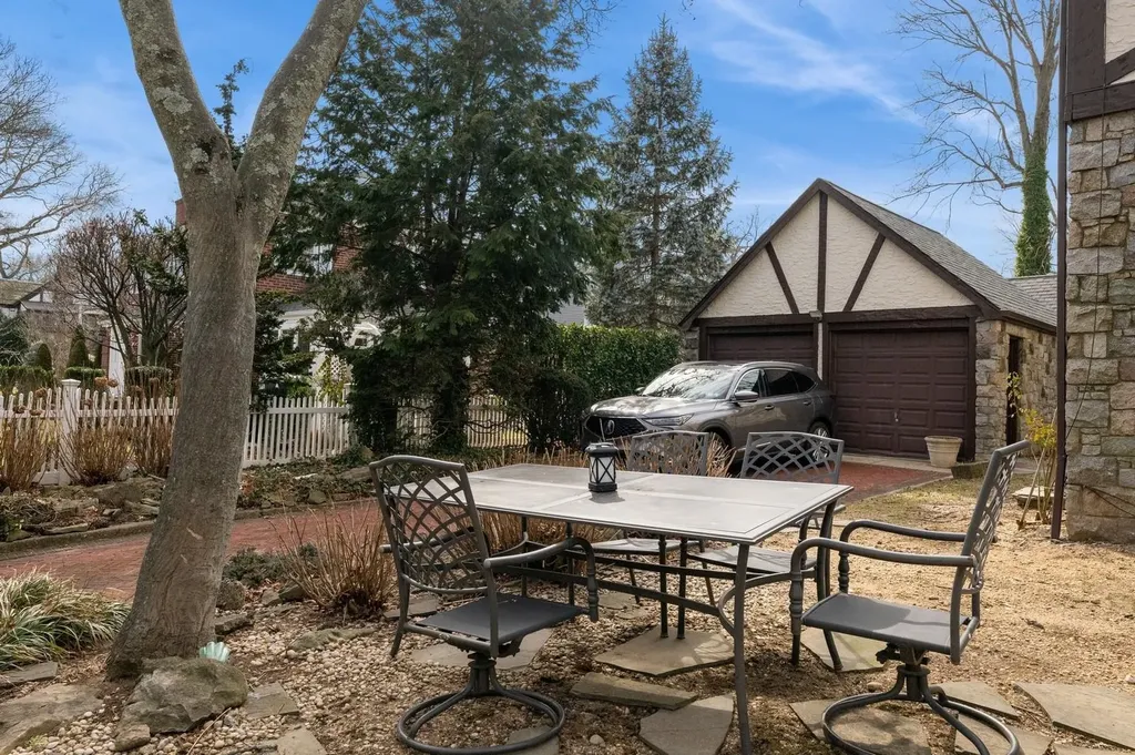16 Nancy Boulevard Merrick NY 11566