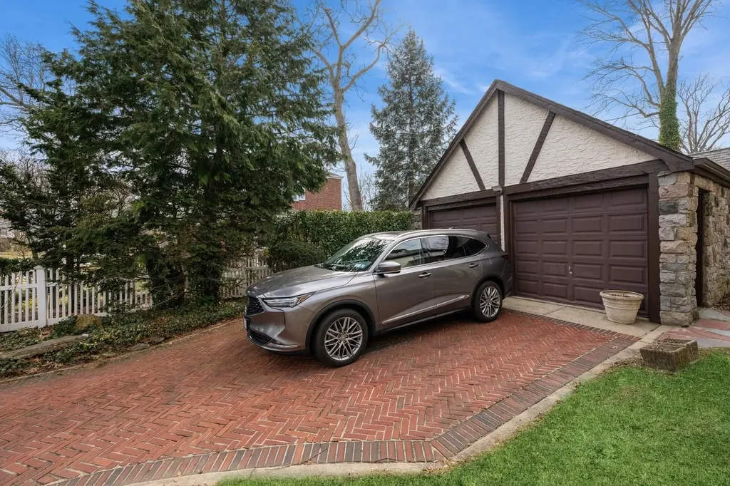 16 Nancy Boulevard Merrick NY 11566
