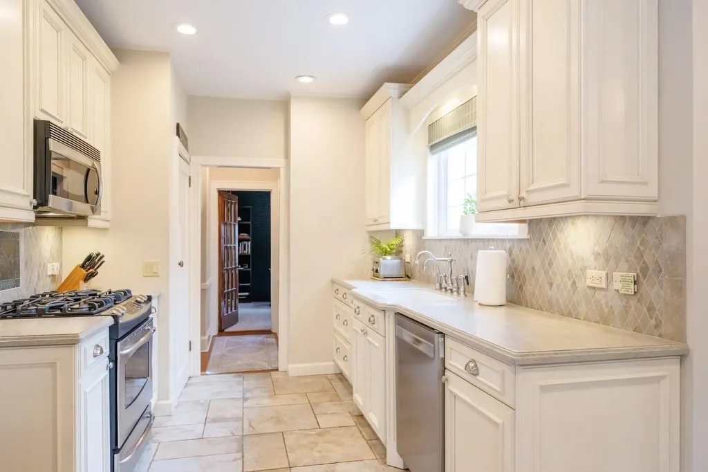 16 Nancy Boulevard Merrick NY 11566