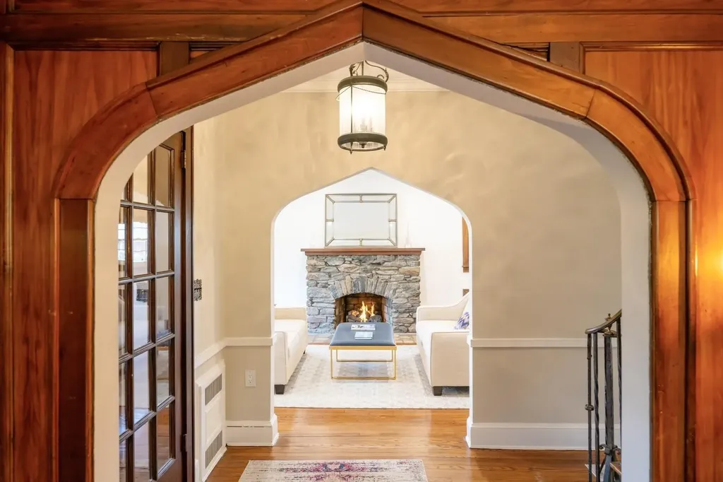 16 Nancy Boulevard Merrick NY 11566