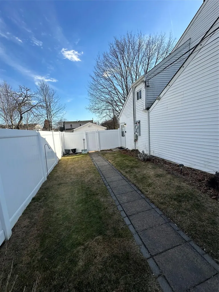 448 15th Street West Babylon NY 11704