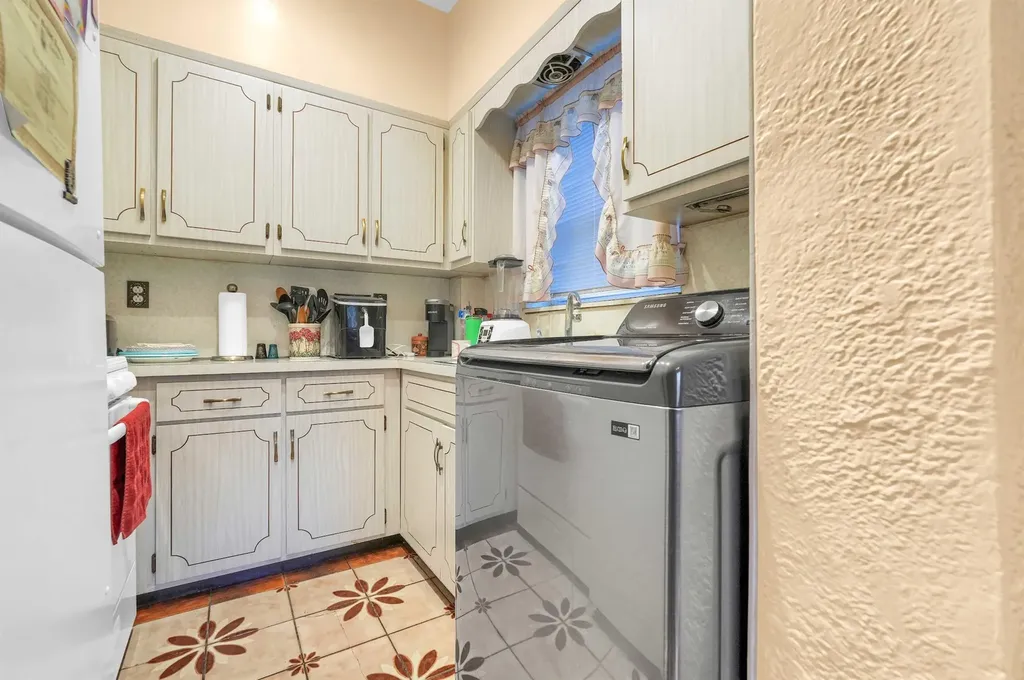 276 Emerson Avenue Bronx NY 10465