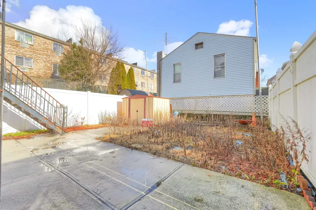 276 Emerson Avenue Bronx NY 10465