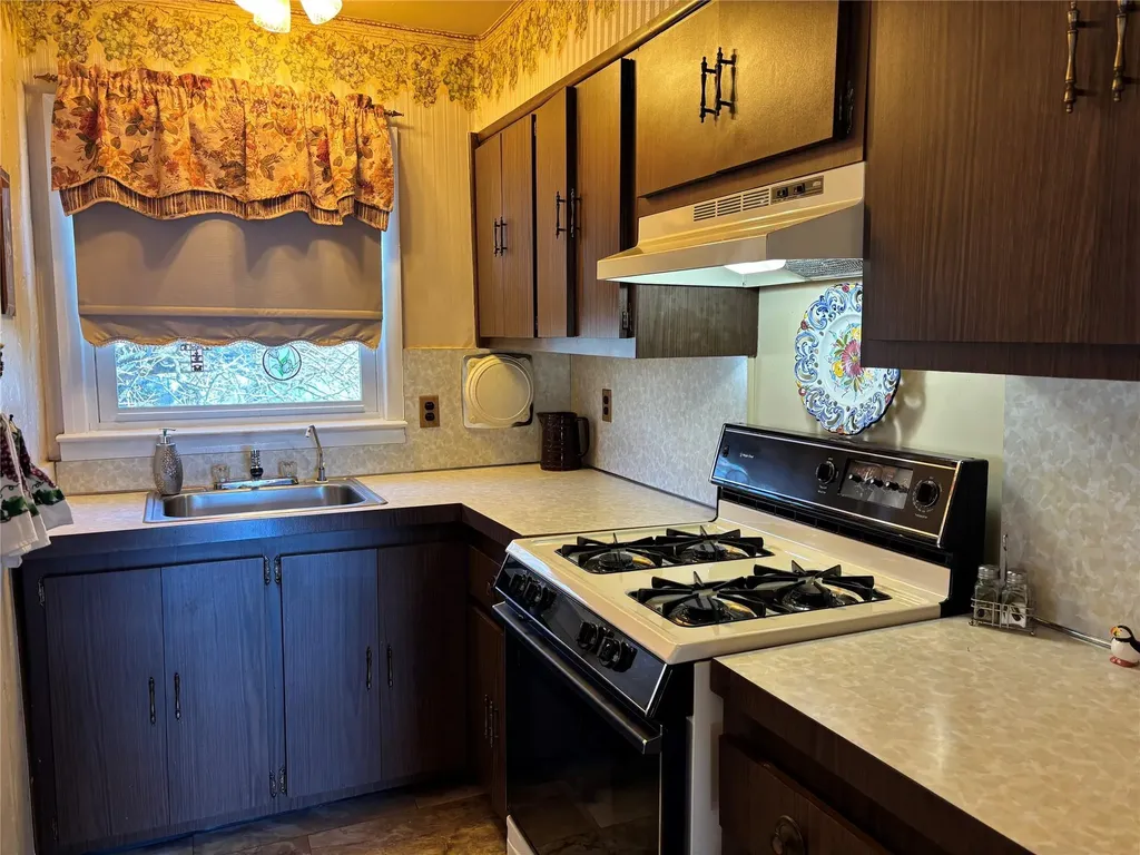 578 Beacon Avenue Lindenhurst NY 11757