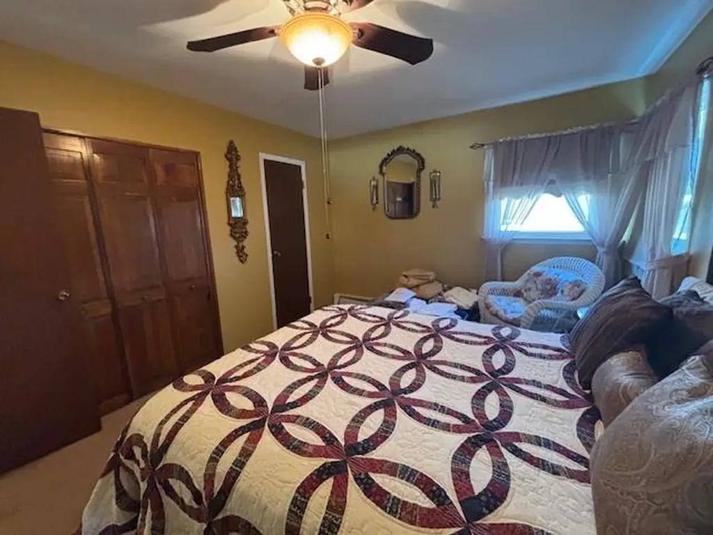 578 Beacon Avenue Lindenhurst NY 11757