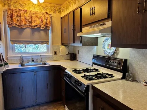578 Beacon Avenue Lindenhurst NY 11757