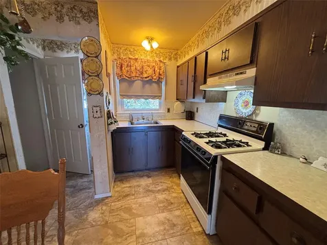 578 Beacon Avenue Lindenhurst NY 11757
