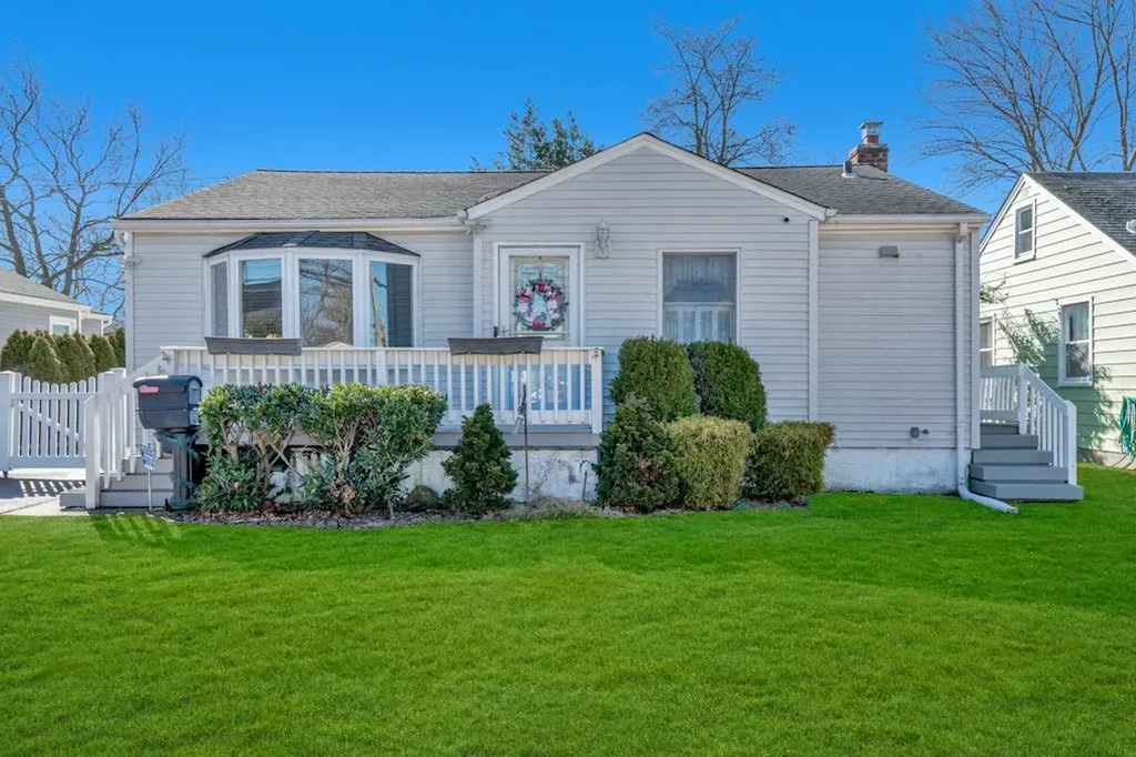 168 Arnold Avenue West Babylon NY 11704