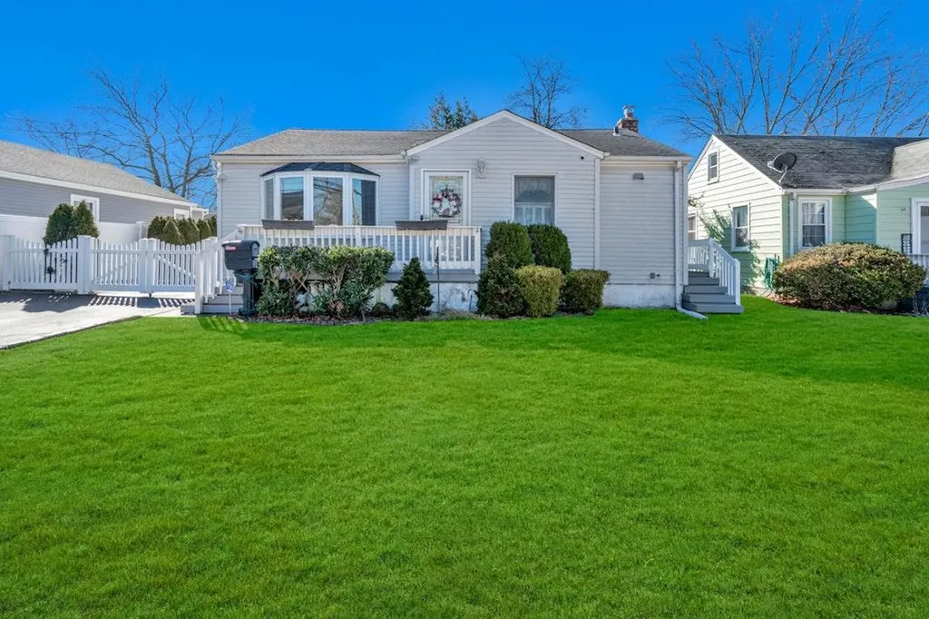 168 Arnold Avenue West Babylon NY 11704
