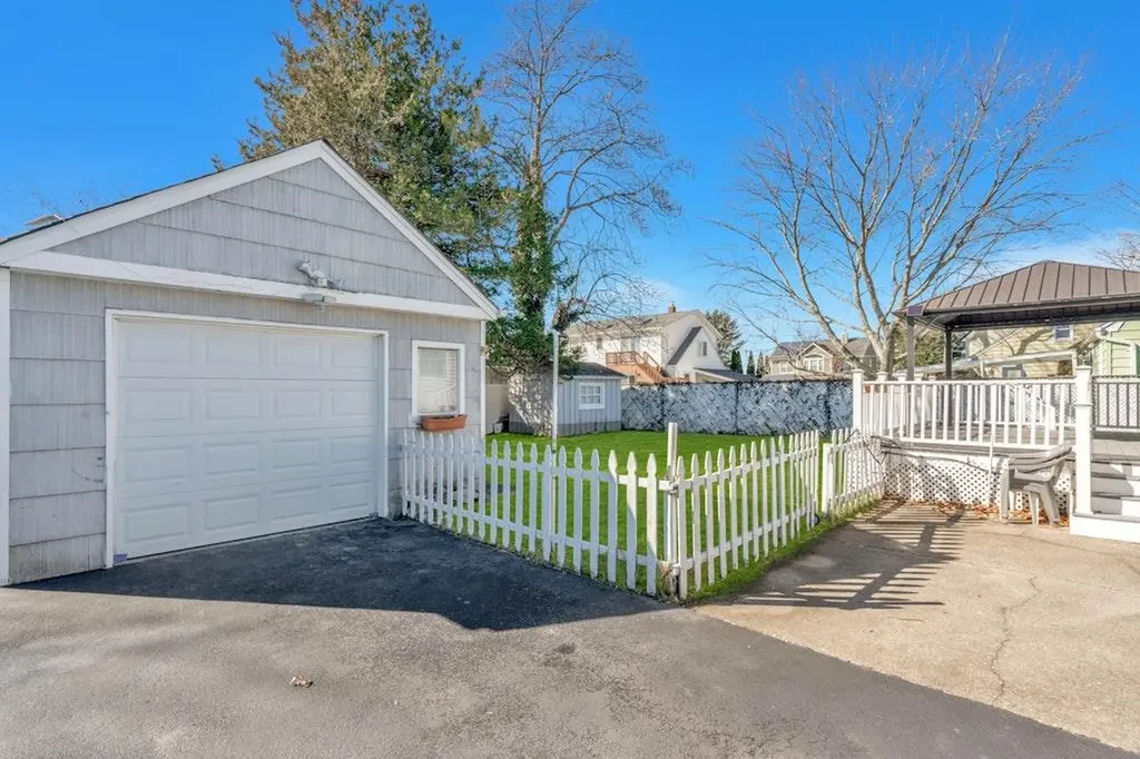 168 Arnold Avenue West Babylon NY 11704