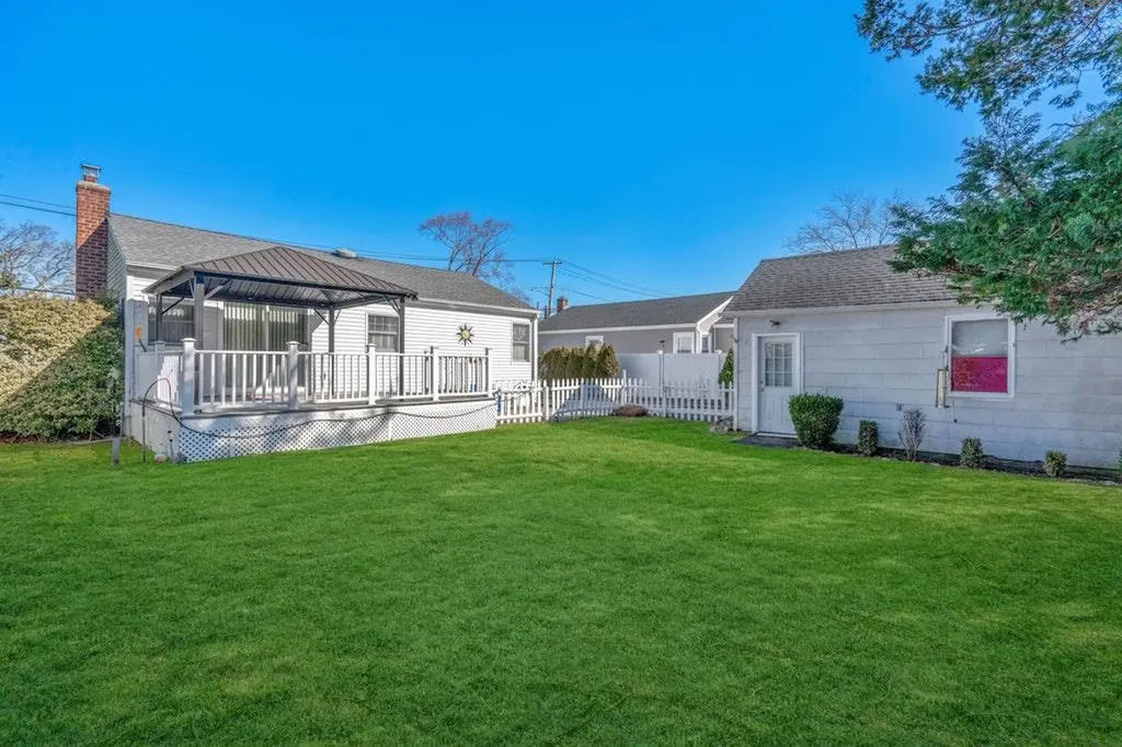 168 Arnold Avenue West Babylon NY 11704