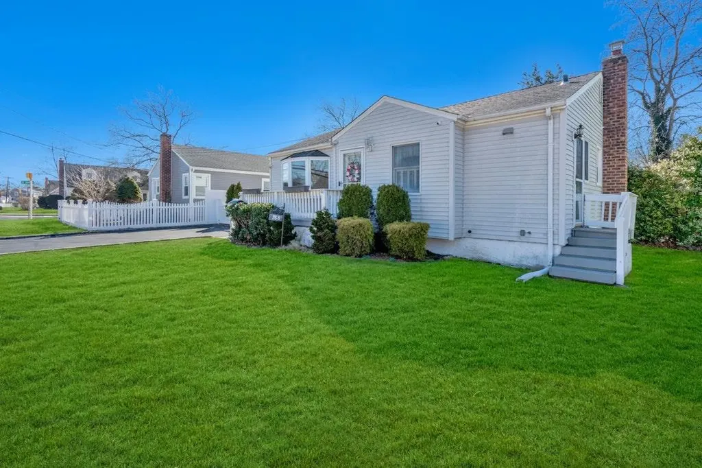 168 Arnold Avenue West Babylon NY 11704
