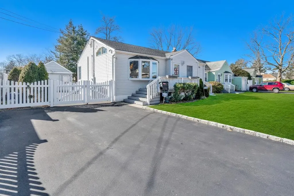 168 Arnold Avenue West Babylon NY 11704