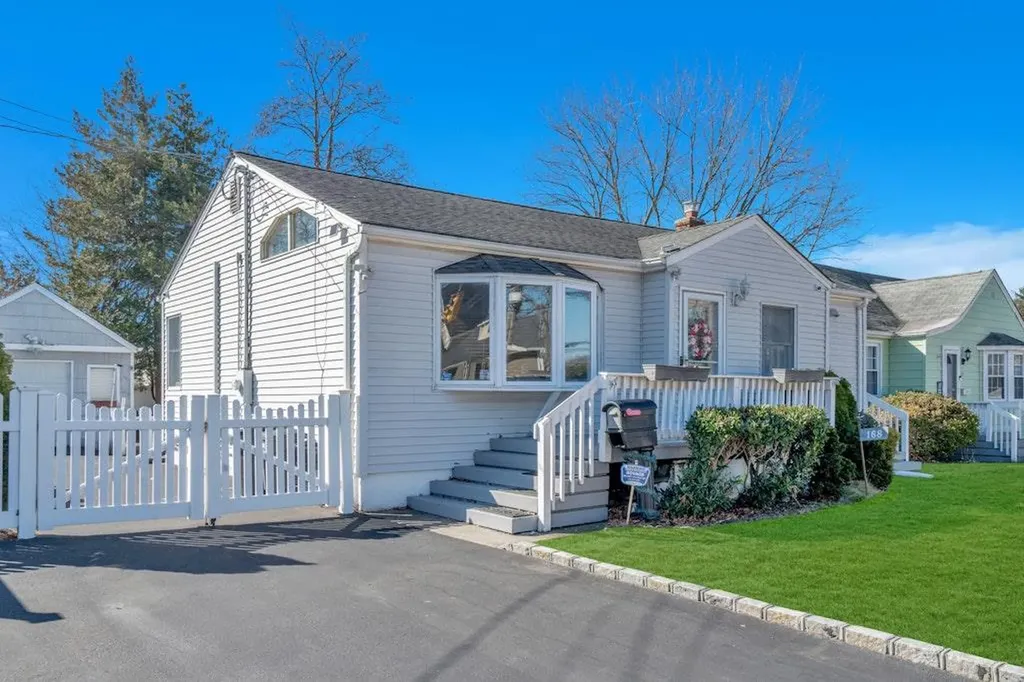 168 Arnold Avenue West Babylon NY 11704