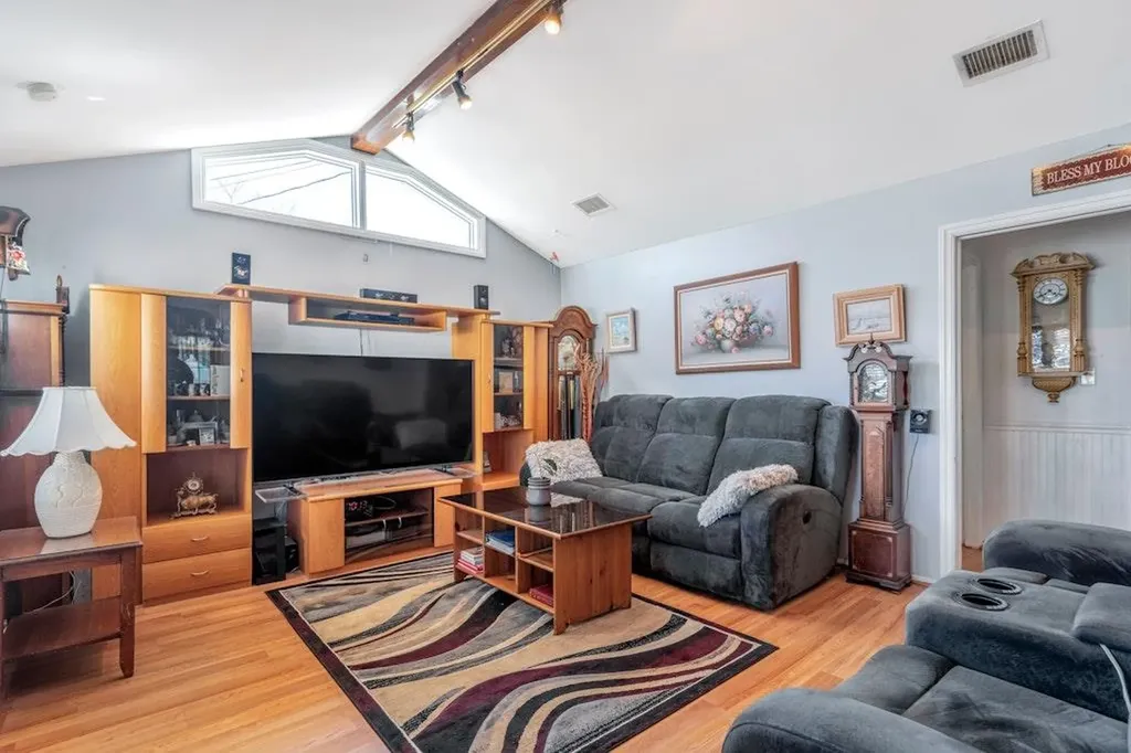 168 Arnold Avenue West Babylon NY 11704
