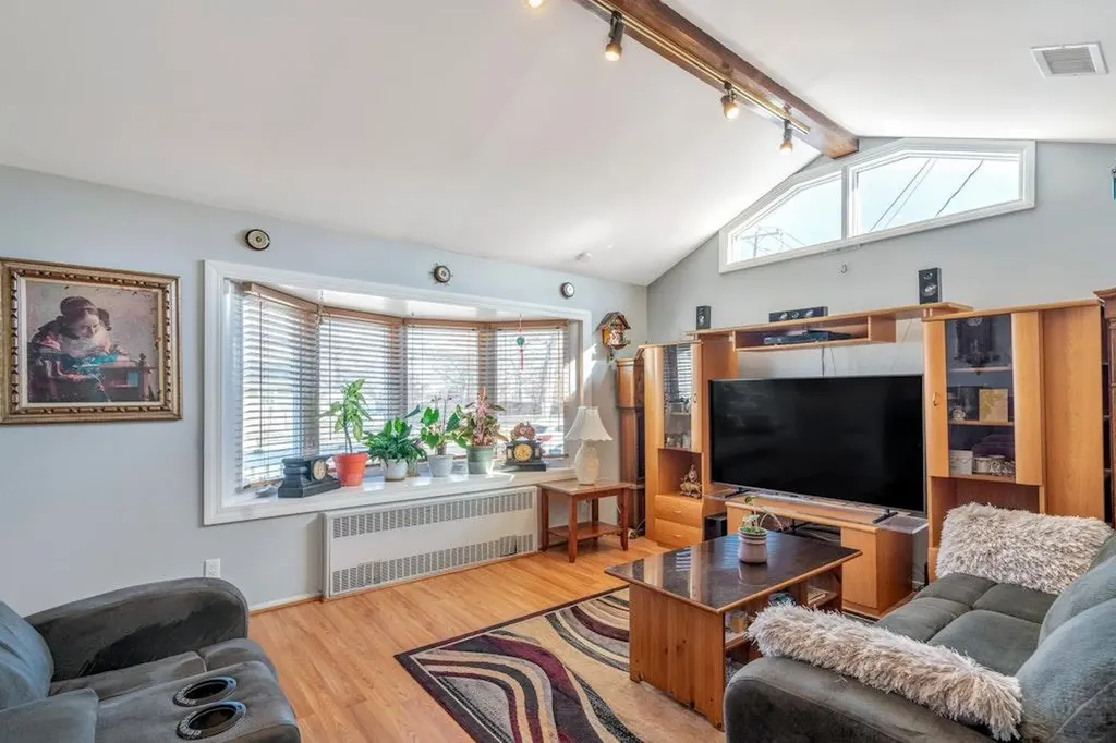 168 Arnold Avenue West Babylon NY 11704