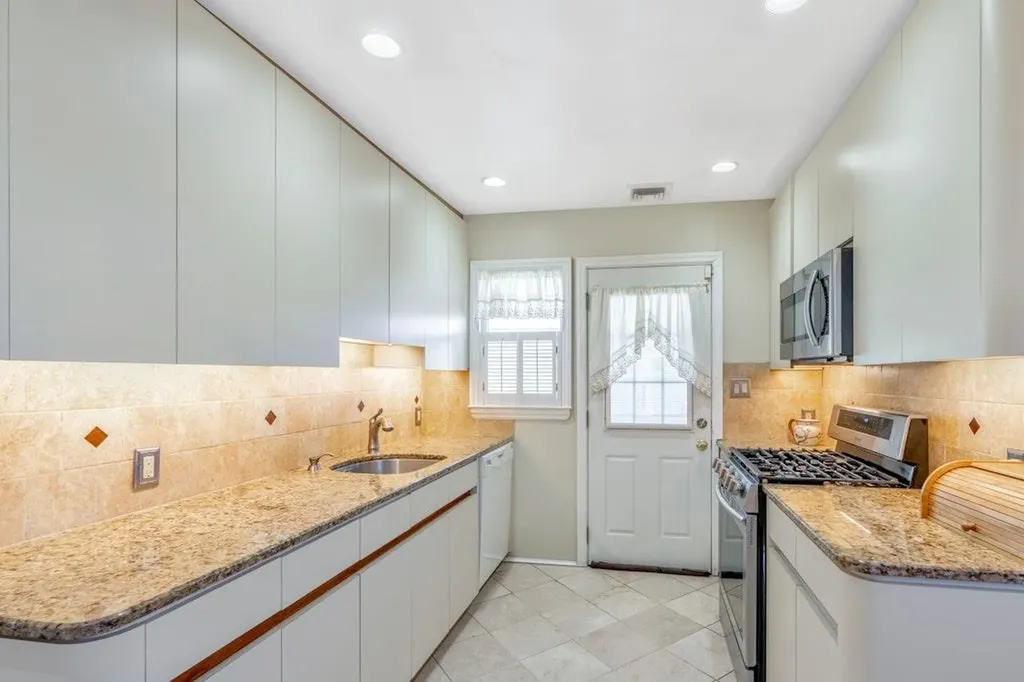 168 Arnold Avenue West Babylon NY 11704