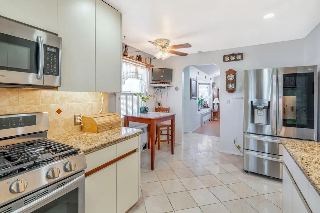 168 Arnold Avenue West Babylon NY 11704