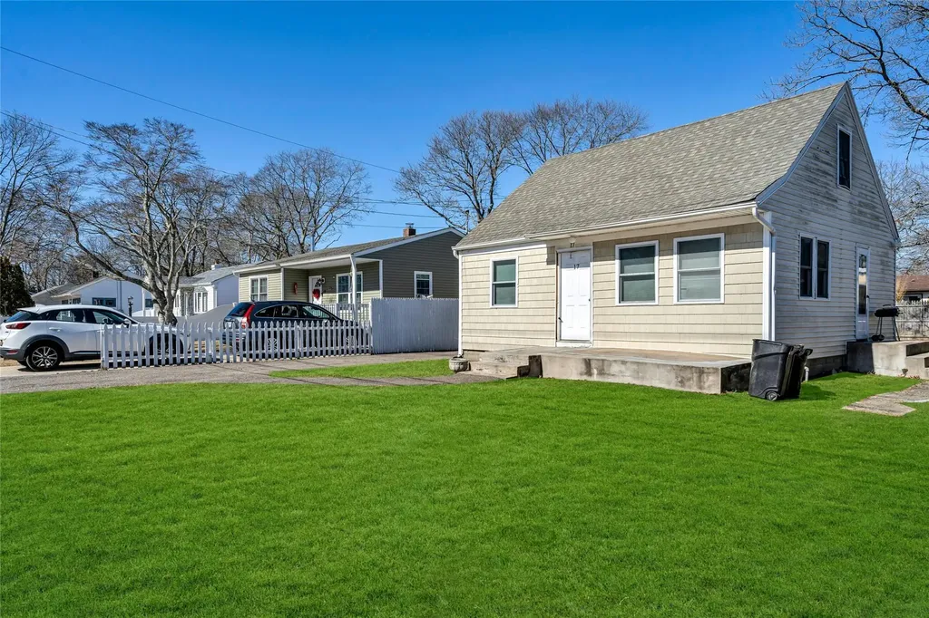 17 Robinwood Drive Brookhaven NY 11951