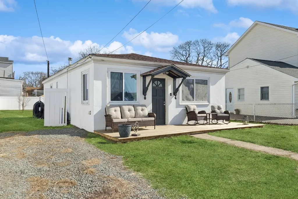 157 E Shore Road Babylon NY 11757