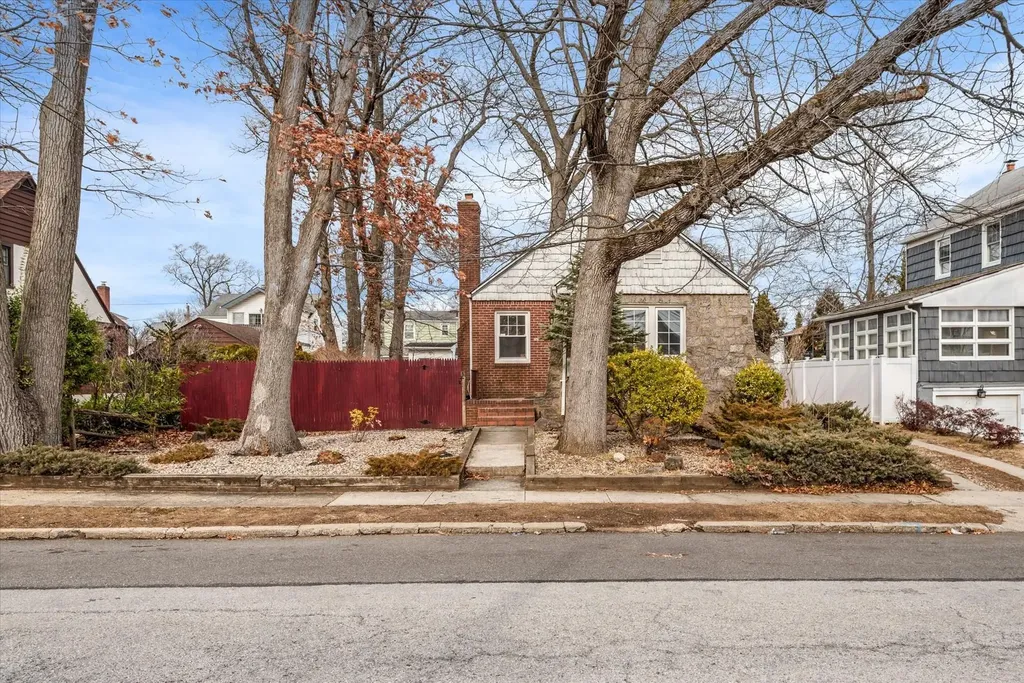 163 E Saint Marks Place Valley Stream NY 11580