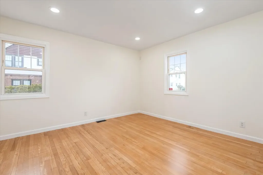 163 E Saint Marks Place Valley Stream NY 11580