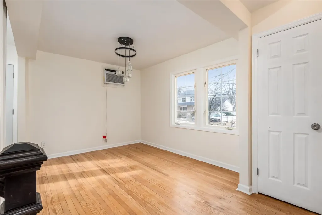 163 E Saint Marks Place Valley Stream NY 11580