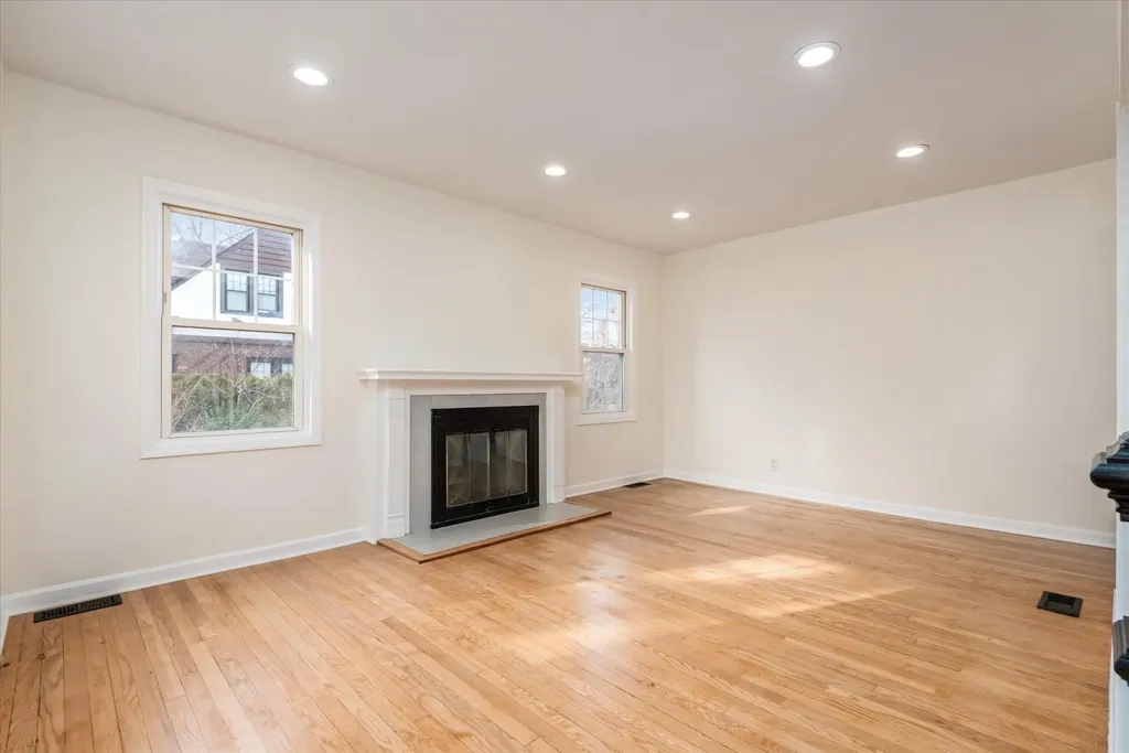 163 E Saint Marks Place Valley Stream NY 11580