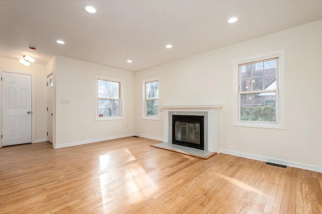 163 E Saint Marks Place Valley Stream NY 11580