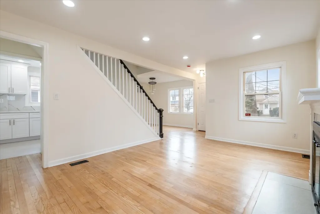 163 E Saint Marks Place Valley Stream NY 11580