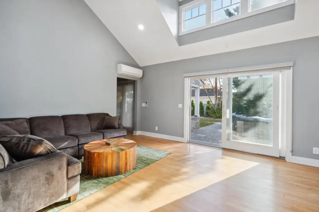 261 Wilmot Drive Hewlett NY 11557
