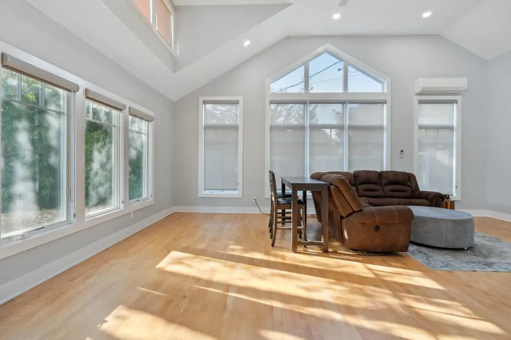 261 Wilmot Drive Hewlett NY 11557