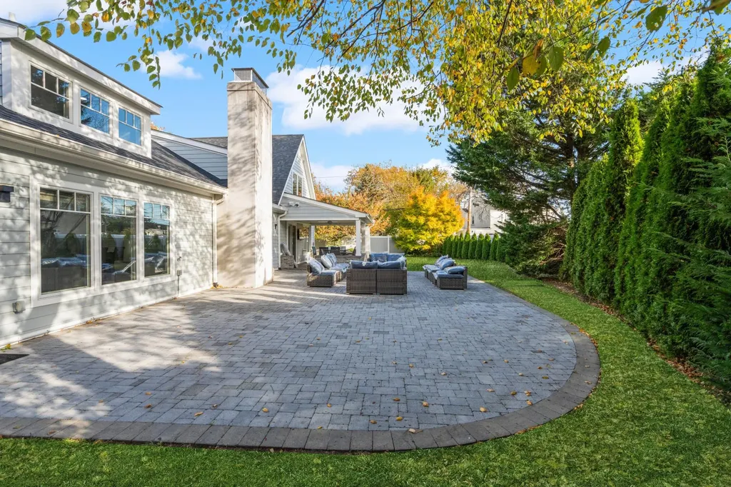 261 Wilmot Drive Hewlett NY 11557