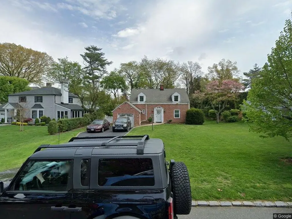 10 Ridge Road East Williston NY 11596