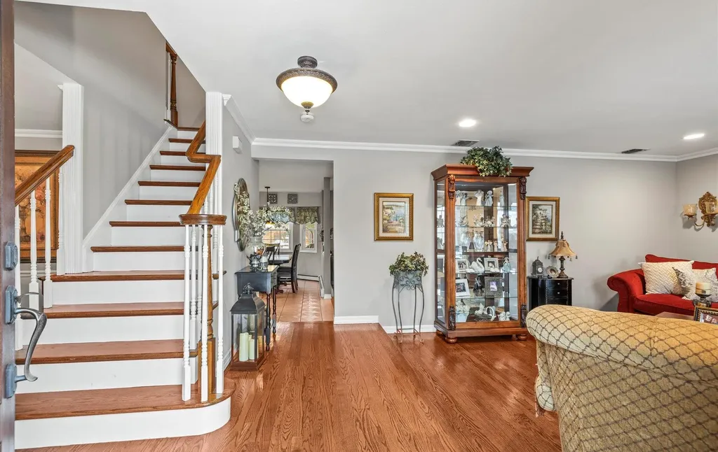 19 Timber Ridge Drive Commack NY 11725