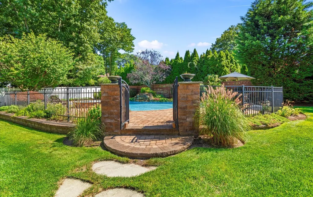 19 Timber Ridge Drive Commack NY 11725