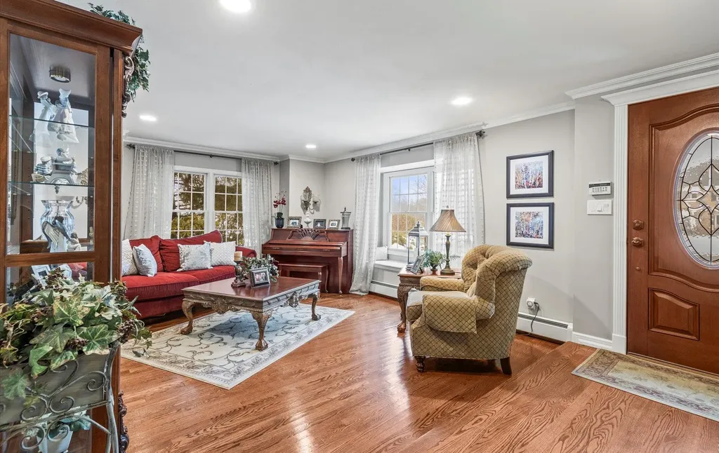 19 Timber Ridge Drive Commack NY 11725