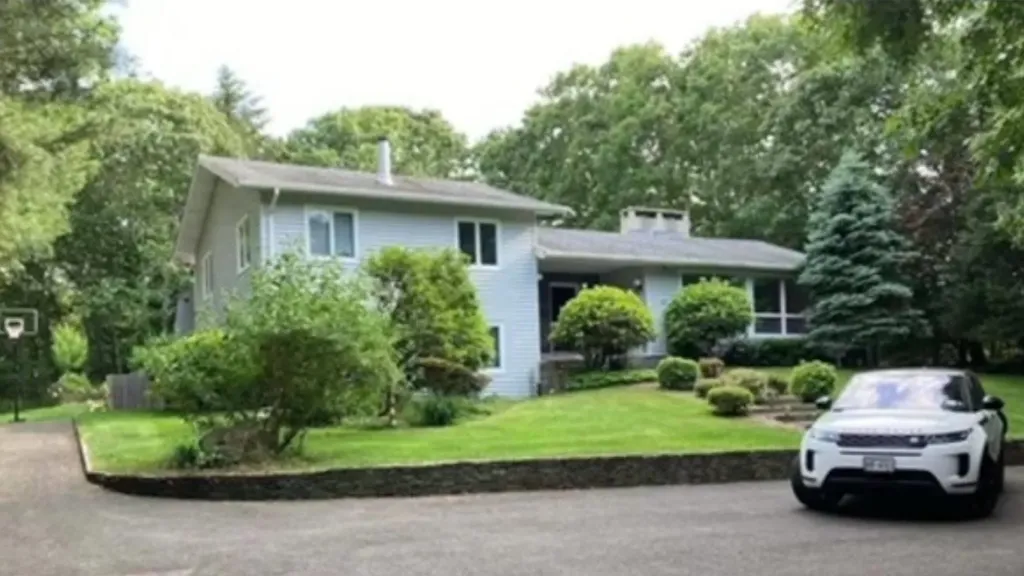 83 Straight Path Southampton NY 11968