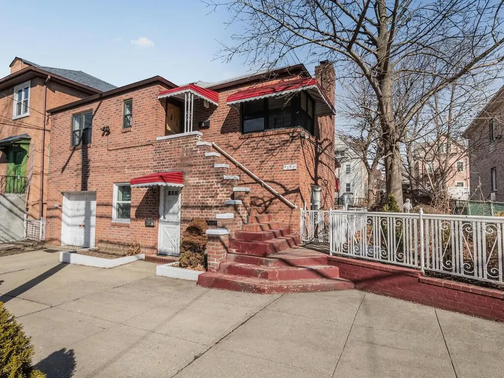4252 Monticello Avenue Bronx NY 10466