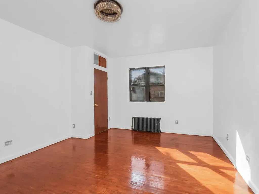 4252 Monticello Avenue Bronx NY 10466