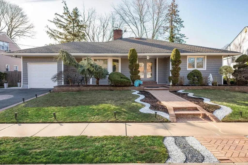 17 Willowbrook Lane Freeport NY 11520