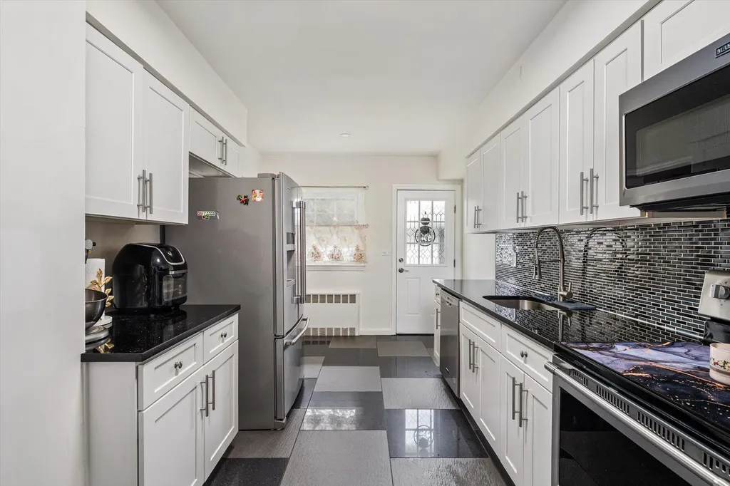 17 Willowbrook Lane Freeport NY 11520