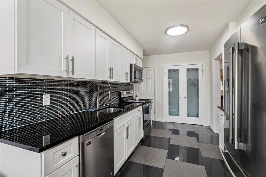 17 Willowbrook Lane Freeport NY 11520