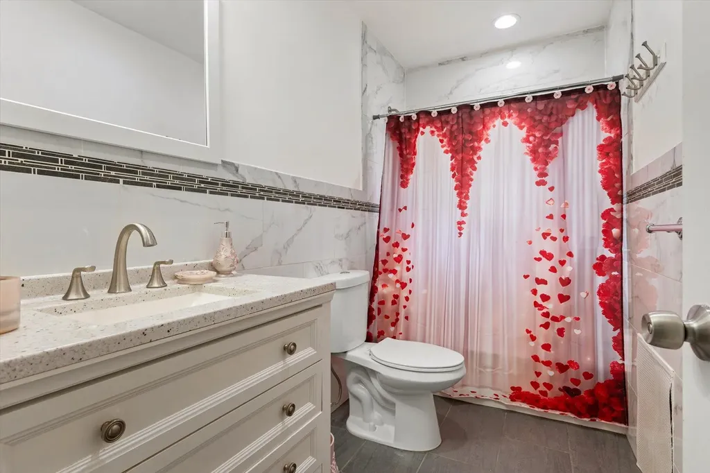 17 Willowbrook Lane Freeport NY 11520