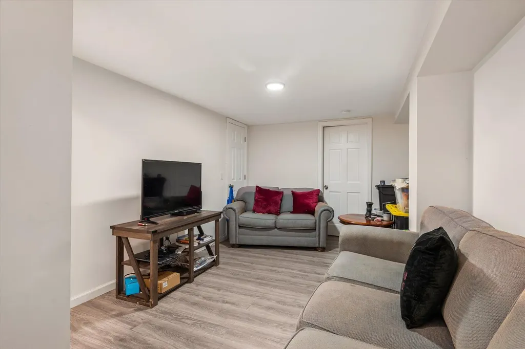 17 Willowbrook Lane Freeport NY 11520