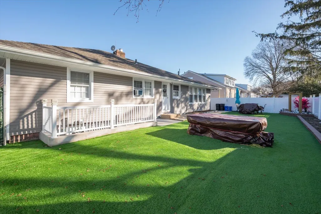 17 Willowbrook Lane Freeport NY 11520
